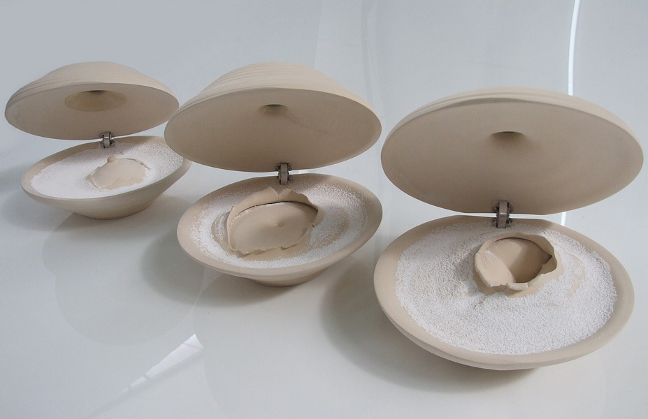 2.Powder tractate, Interior Accesoires, 2011 casted porcelain, applied ceramic sculpture, Inside OUT, Austria